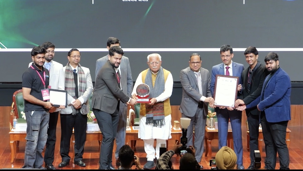 Nitish Kapoor receiving award on stage from the Chief Minister of Haryana for Flock Energy, 2026